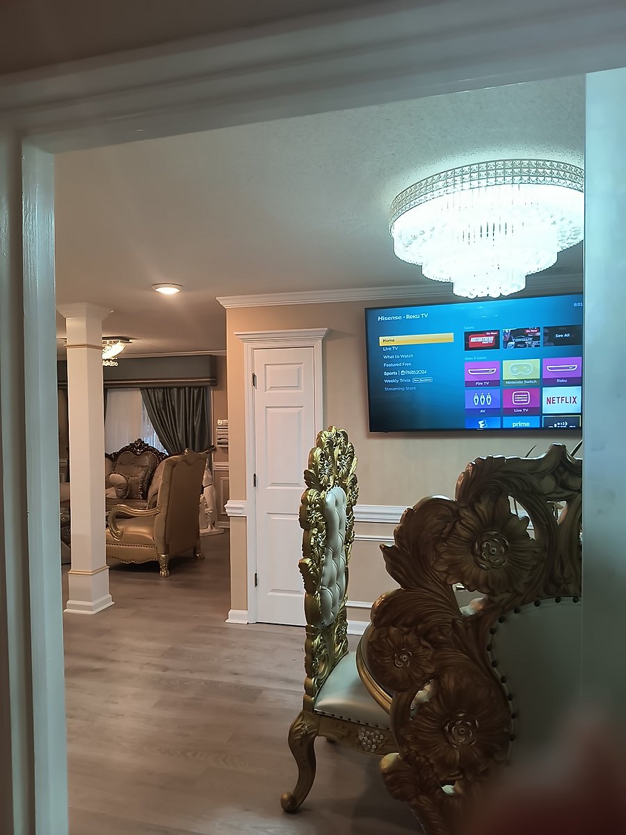Our beautiful dining area, better knew as Luxus area