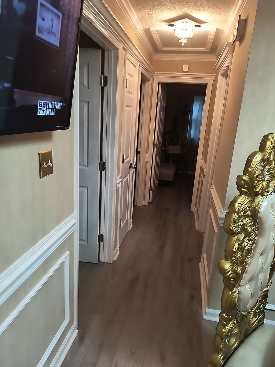 Hall area leaving to the bedrooms,