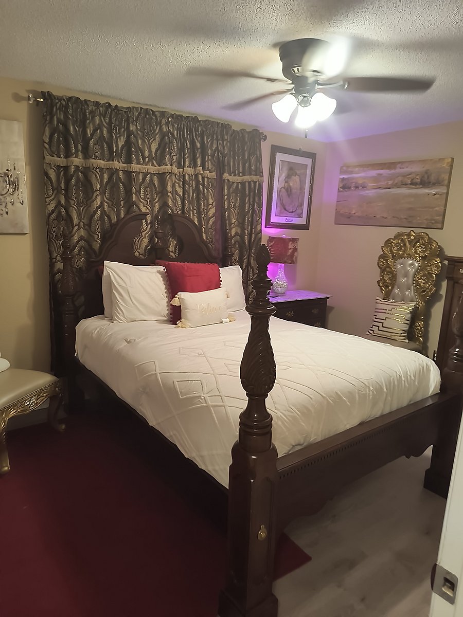 The Queen Master bedroom/ /lace in burgundy and gold, Enjoy a nite of comfort on the queen size mattress 