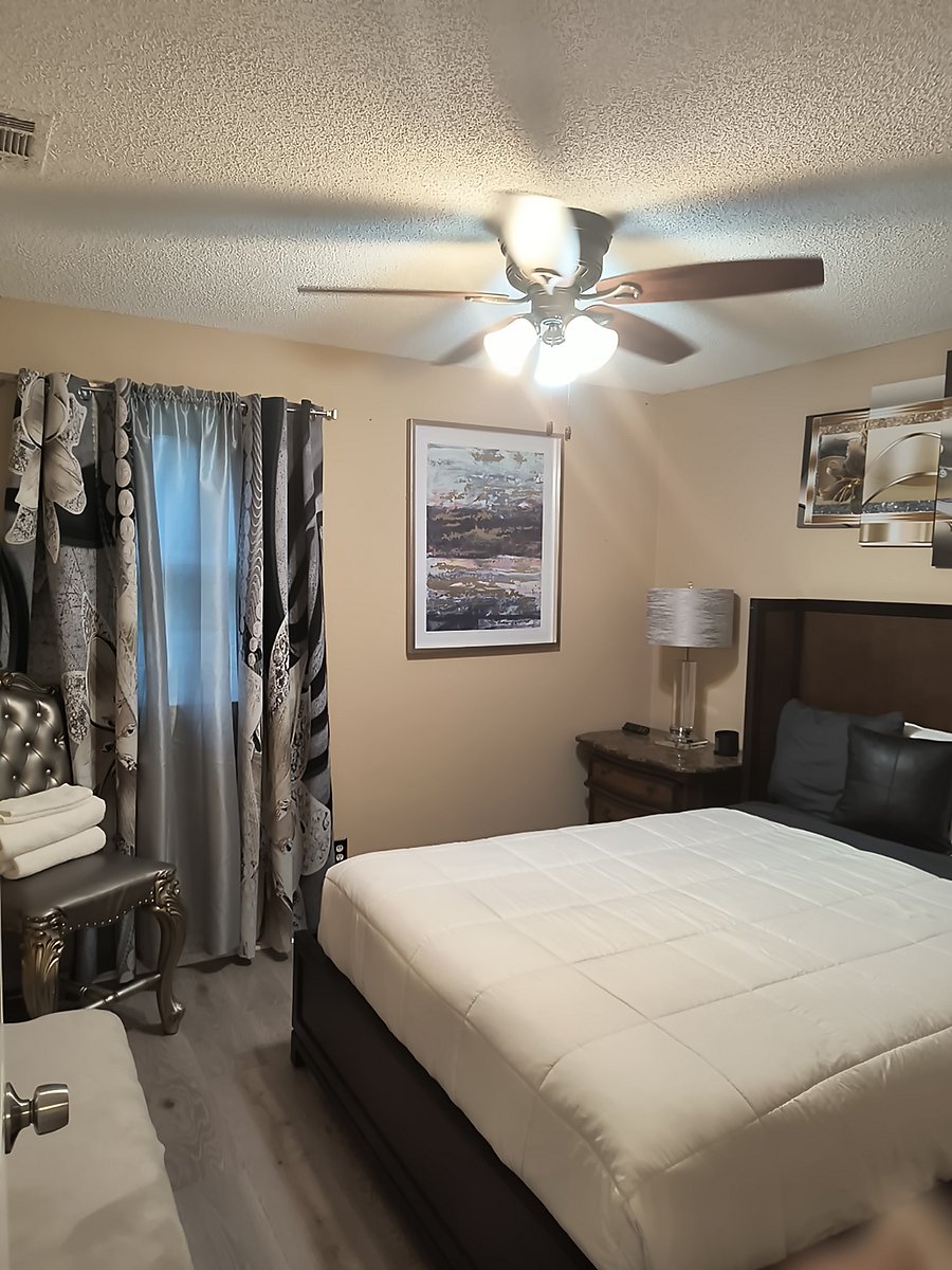 Here we have the queen size comfort for total relaxation, we call this sleeping quarter The Mirage room
