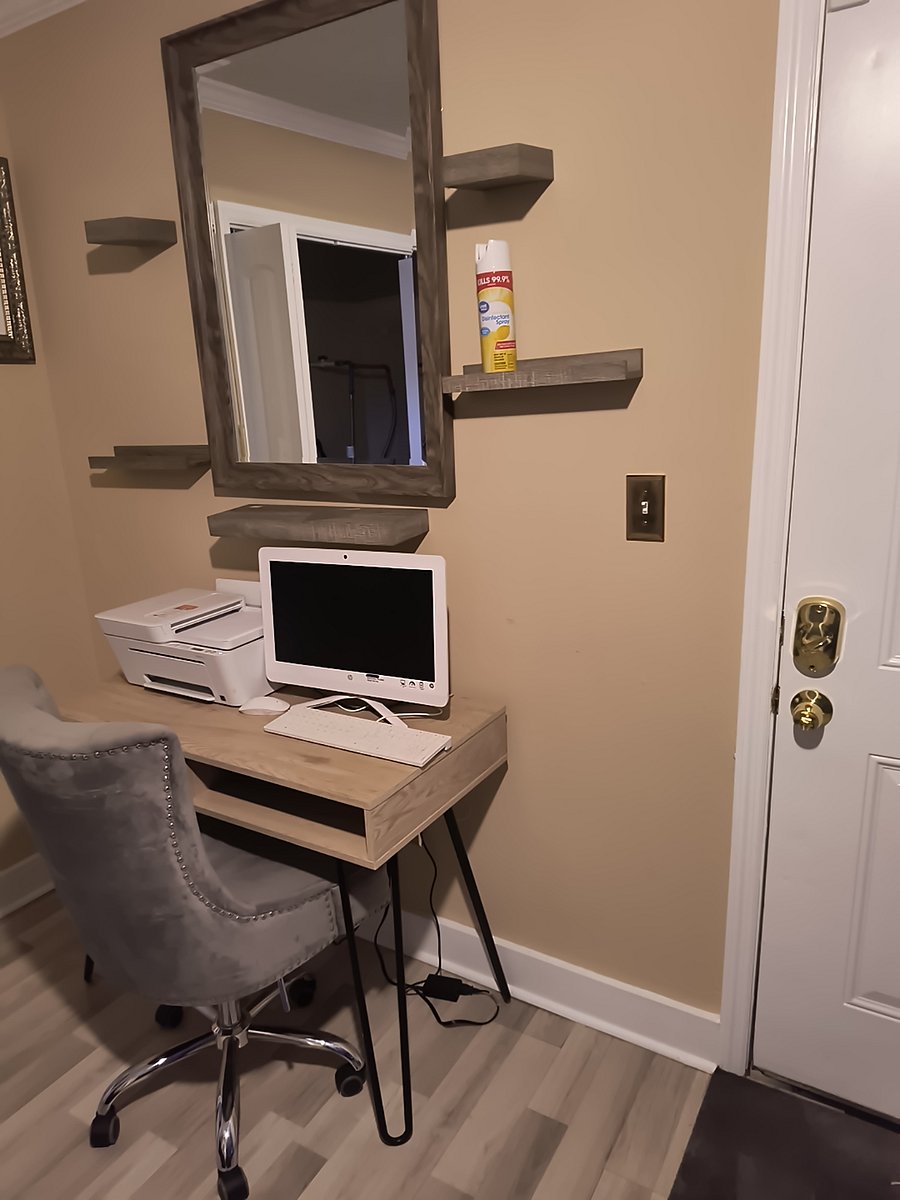 Here we have our computer area part of exotic room