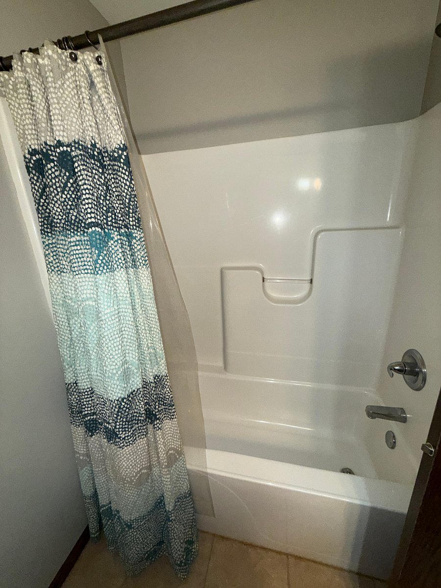 Upstairs guest bath