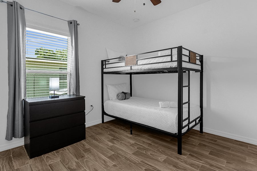 Room 3- Twin bunk bed