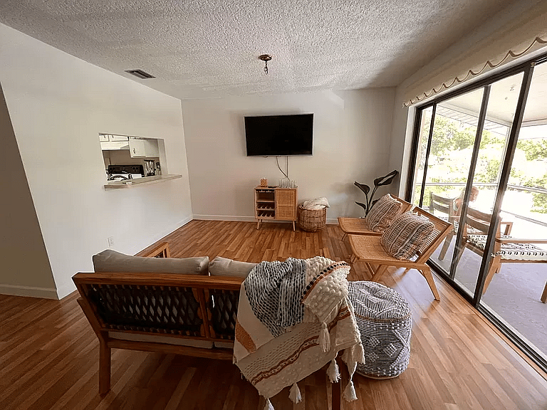 Furnished Finder property 724437_1 photo 2