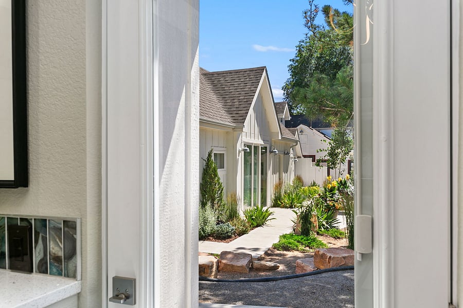 view from backdoor to patio and yard