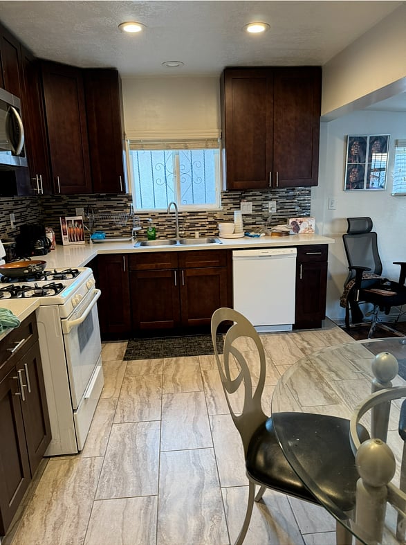 Furnished Finder property 724661_1 photo 11