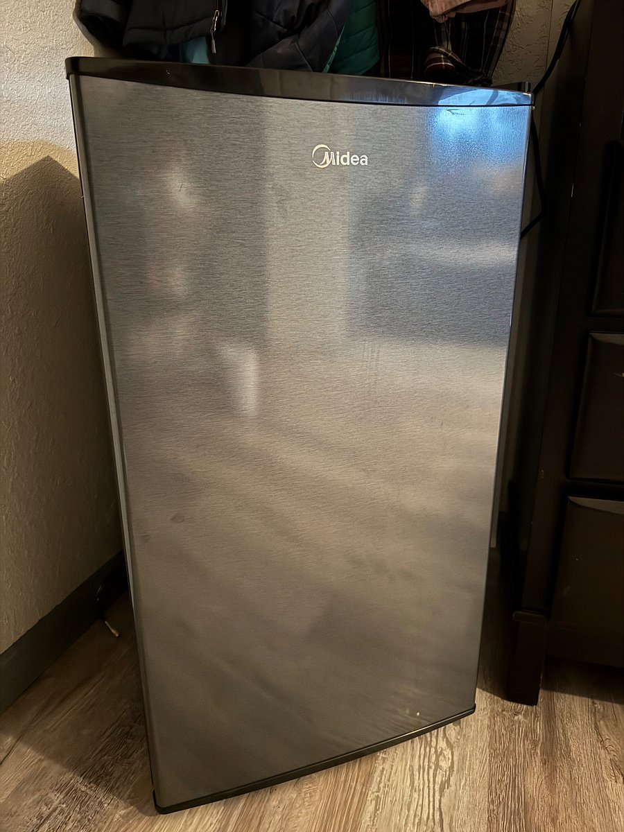 Brand new 3/4 fridge in your room 
