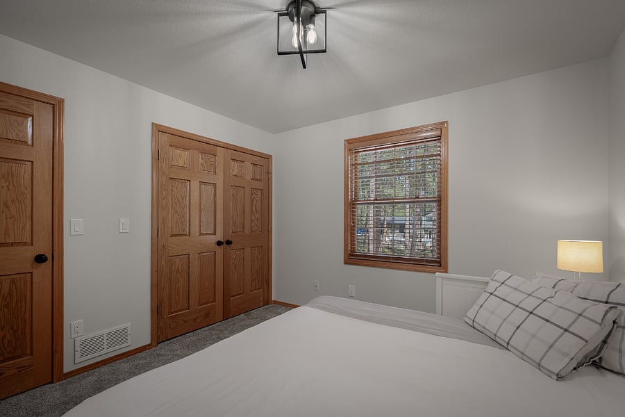 ROOM RENTAL - Private bedroom and large closet
