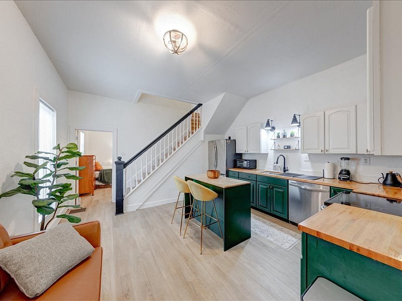 Furnished Finder property 724920_1 photo 6