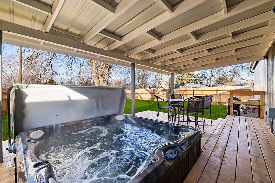 Please shower & exfoliate any lotions, perfumes/colognes off before entering! Propane grill if desired.