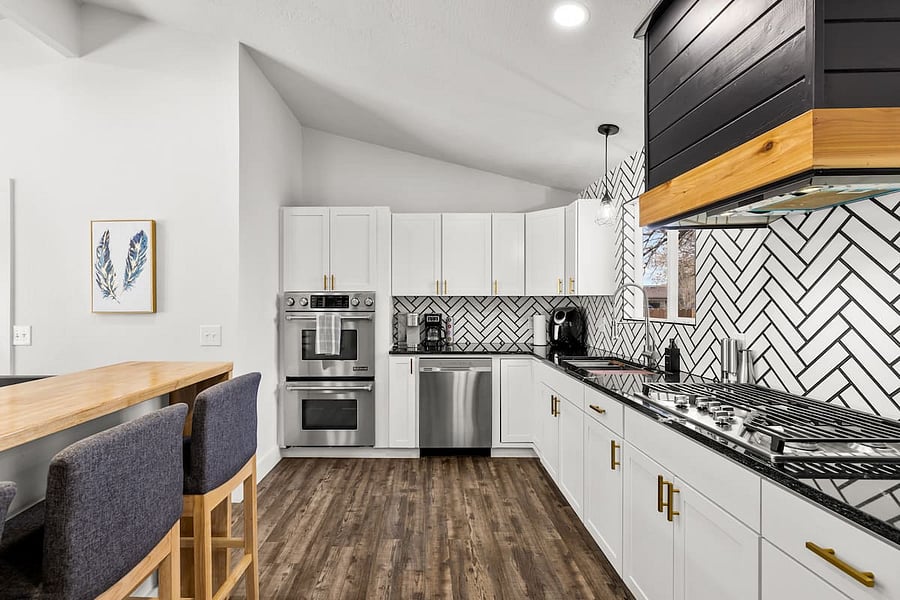 Kitchen (upstairs)