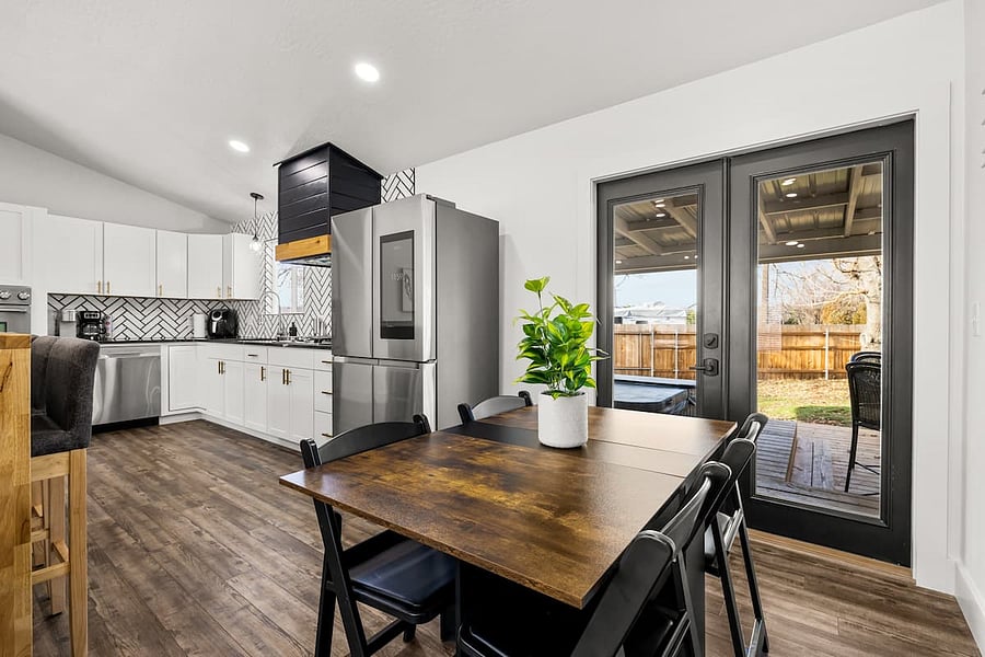 Kitchen (upstairs)