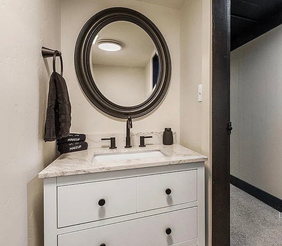 Private 1/2 bath to the King room (downstairs)