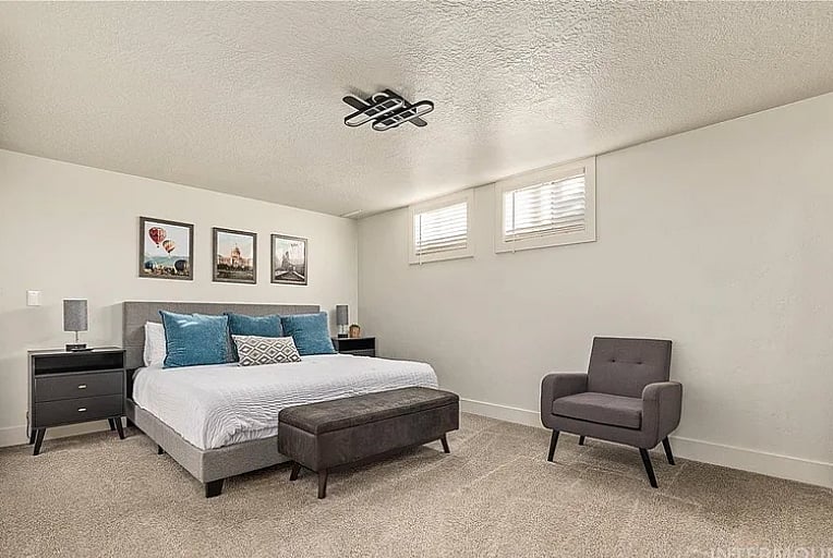 King room (downstairs)