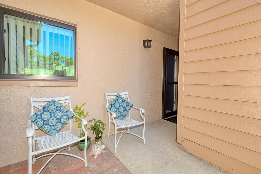 Front sitting area