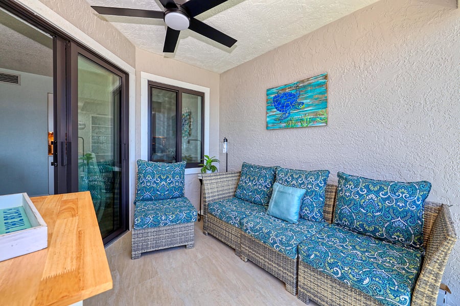 Cozy lanai