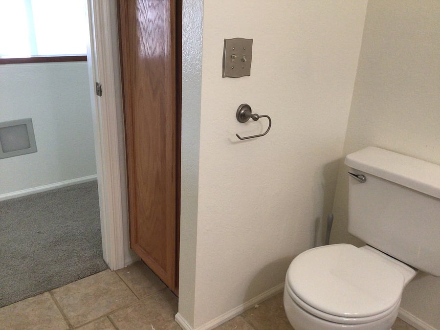 Full bath upstairs