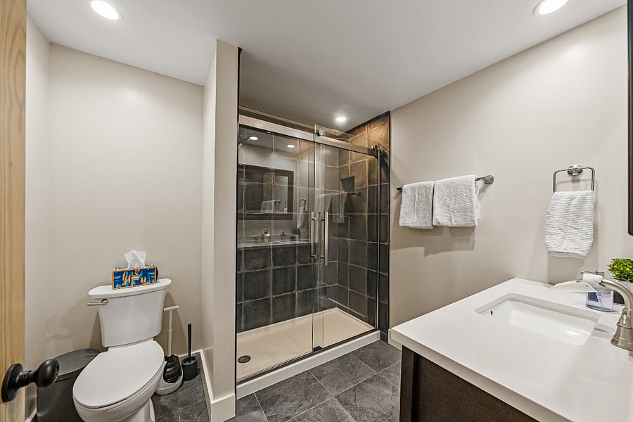 Bathroom 1 (shower)