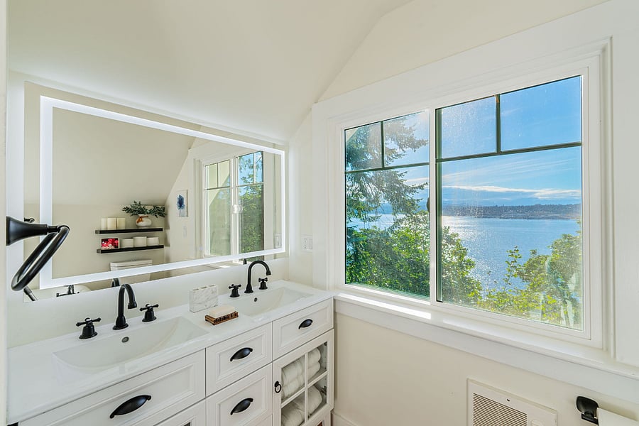 Master bathroom with state of the art heated mirror