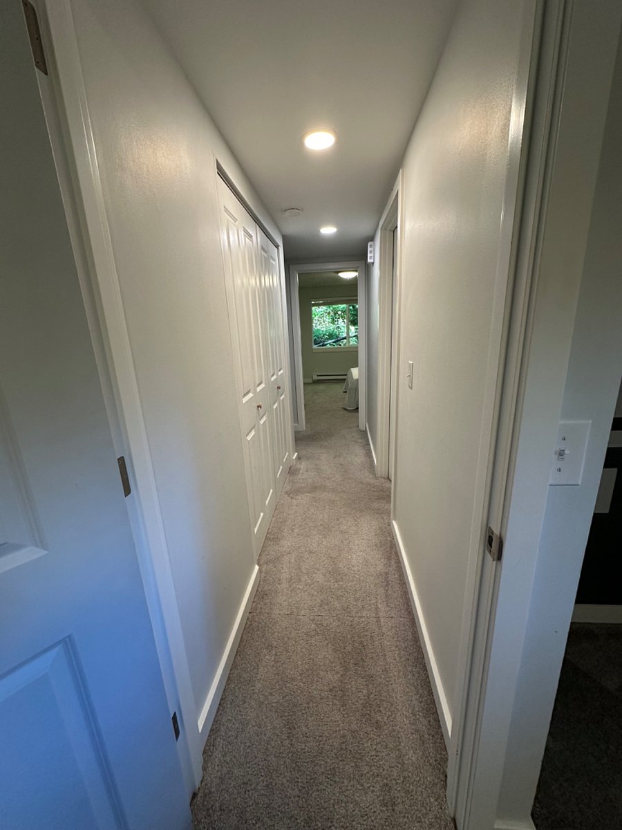 Hallway connects the 2 BRs on each side