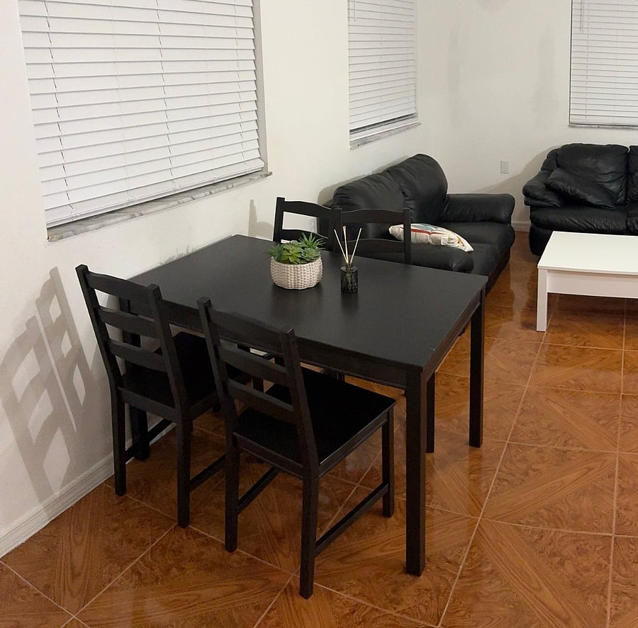 small 4 people dinner table