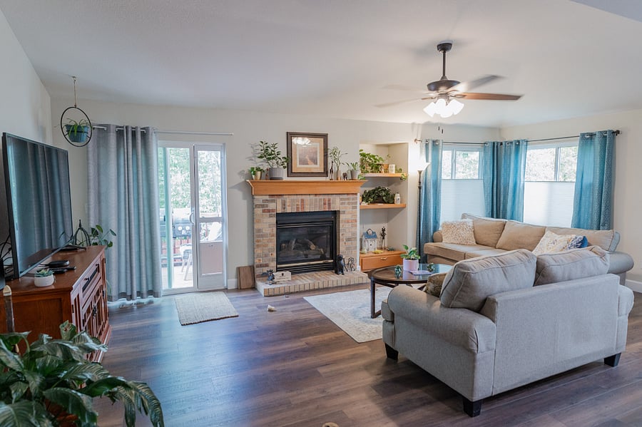 Shared great room, 65: smart tV