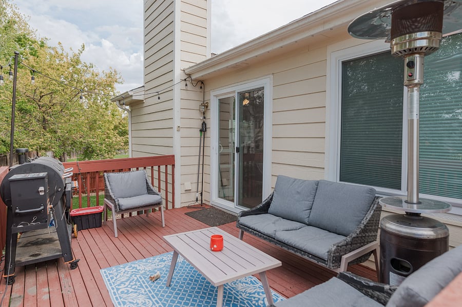 Deck off living room, grill/smoker for your use!