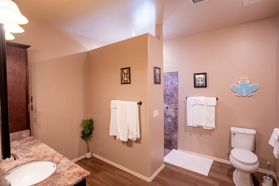 East side middle bathroom. 