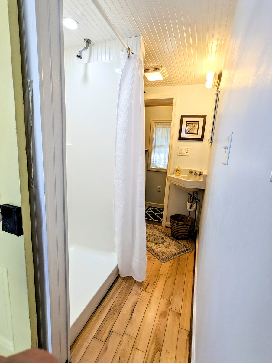 Full size shower