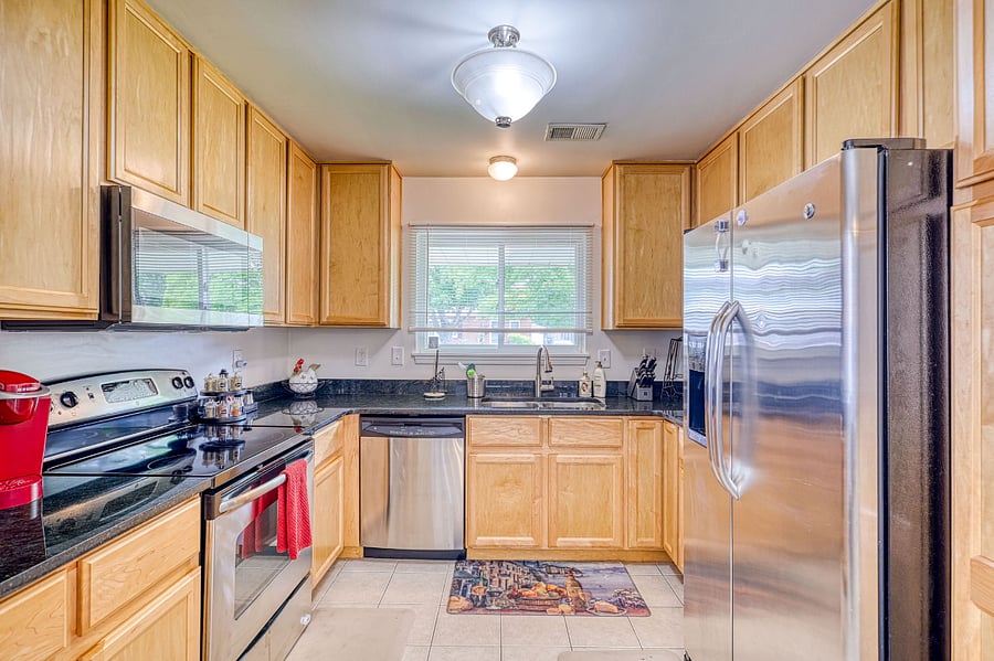 maple cabinets, granite counter top, stainless steel appliances