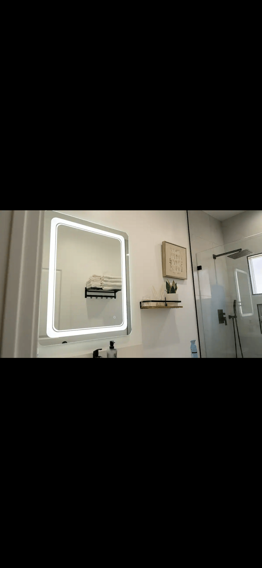 Shared Full Bathroom