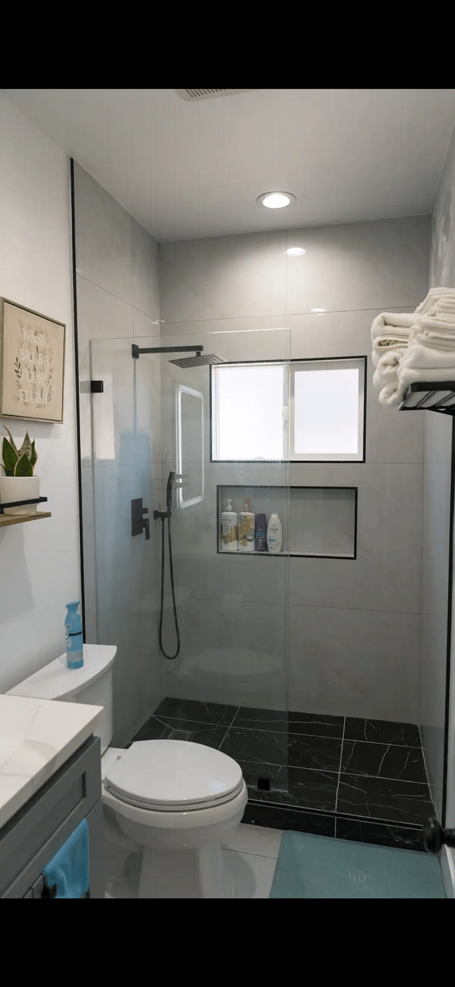 Shared Full Bathroom