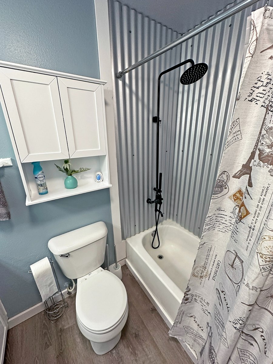 Private guest bathroom
