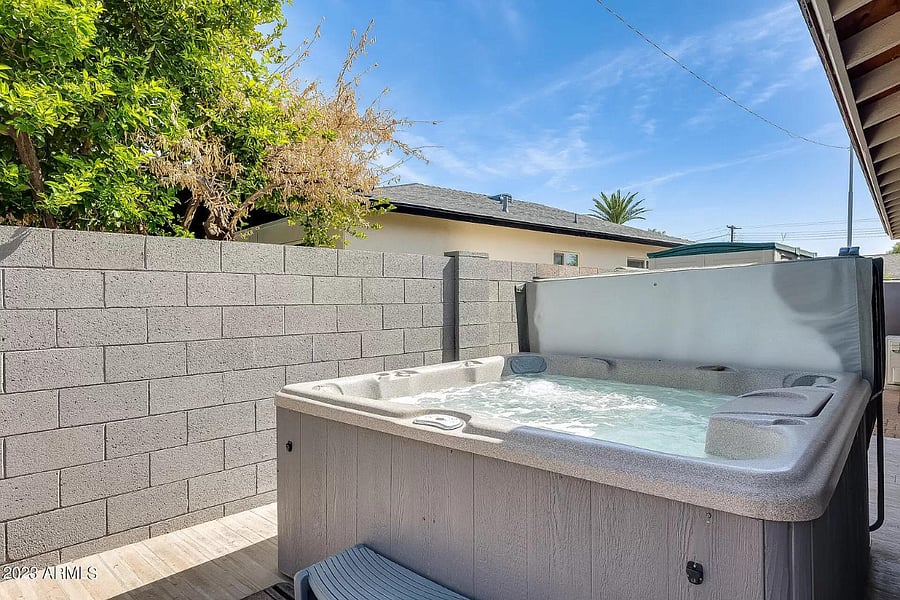 [Backyard] Hot tub
