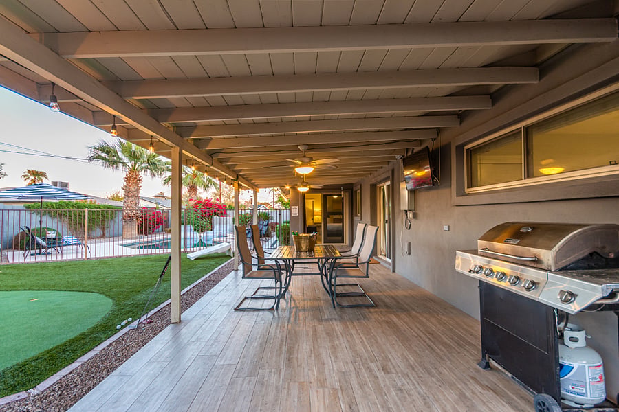 [Patio] Covered patio with outdoor dining & BBQ grill
