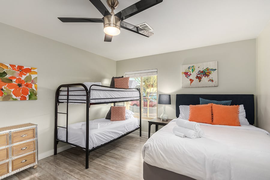 [Bedroom #2] Queen & bunk bed

