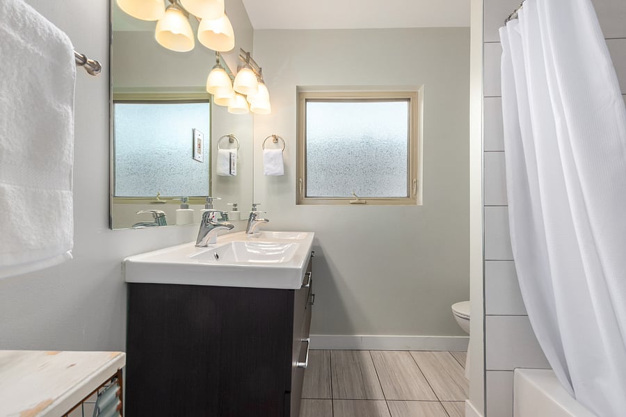 [Bathroom #1] Great shower pressure!
