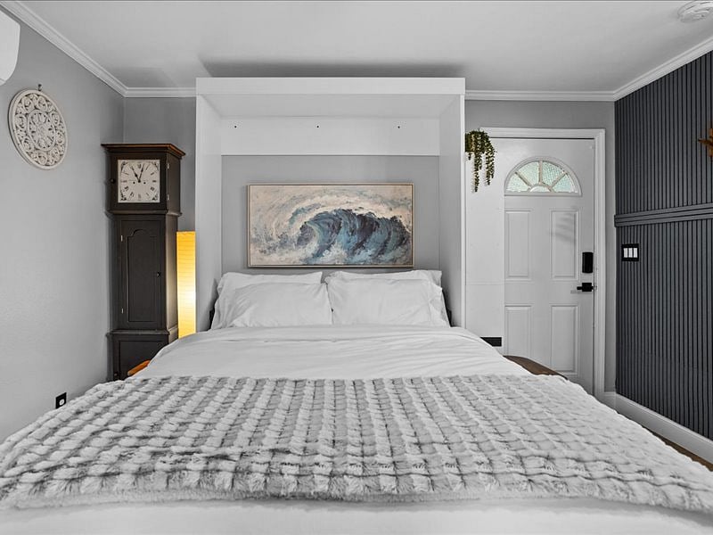The queen sized Sealy Posturepedic mattress is medium firm with a foam topper that makes it plush. We can accommodate most preferences with this combination. Please let us know what fits you best.