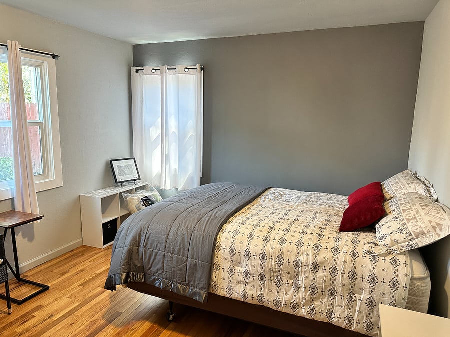 Bedroom with Queen bed