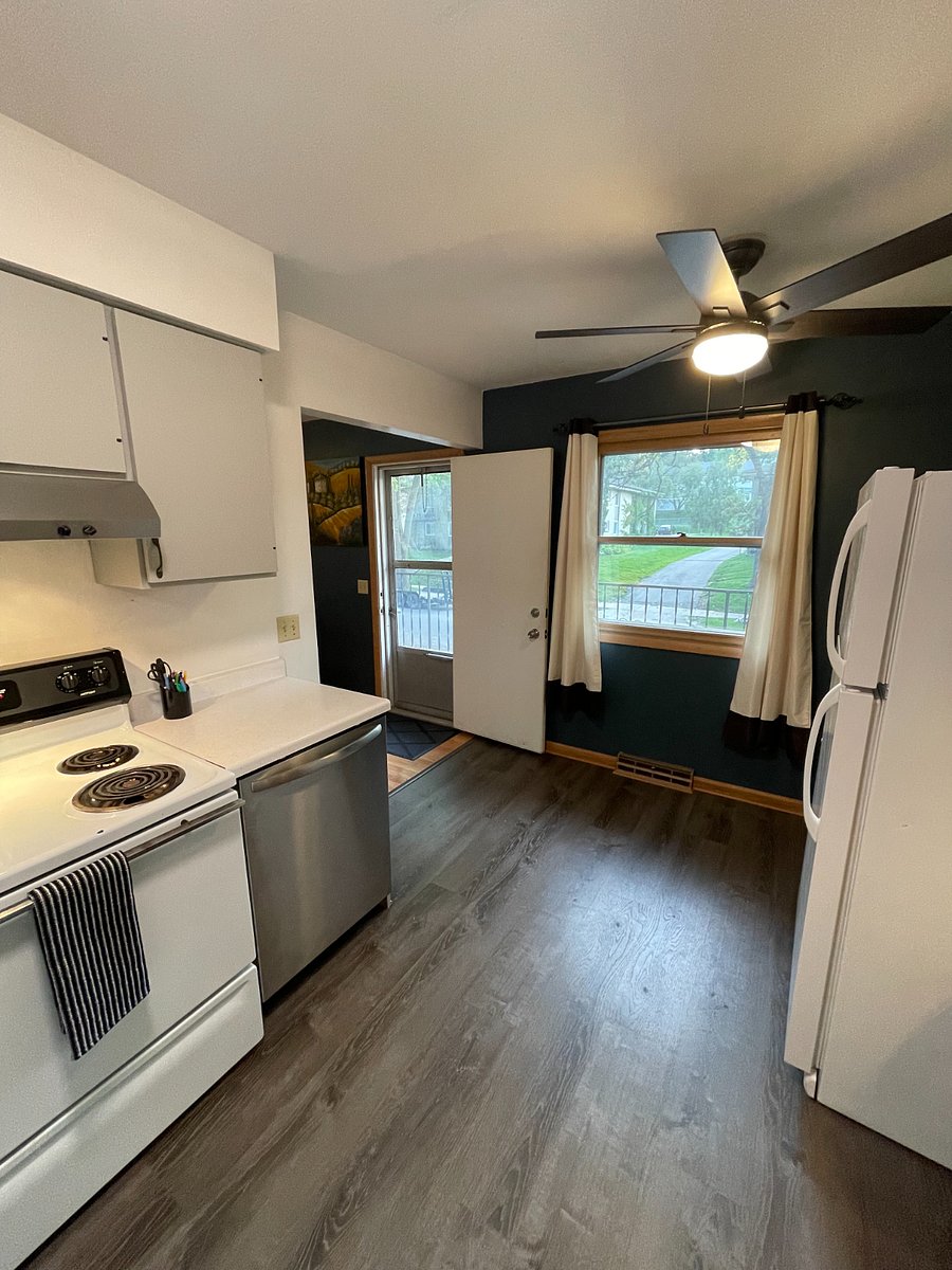 Kitchen & deck area