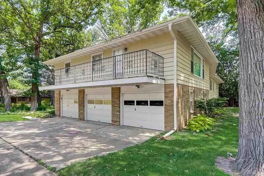 Large private deck, garage unit on right