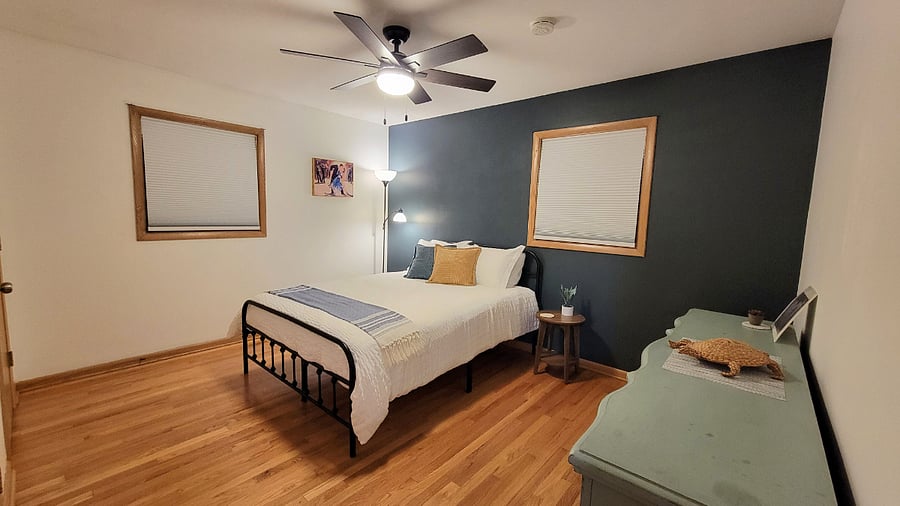 Bedroom 2 - queen bed
