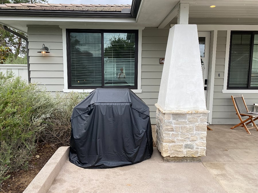 Outdoor patio/dining area