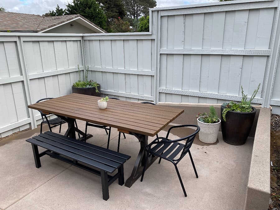 Outdoor patio/dining area