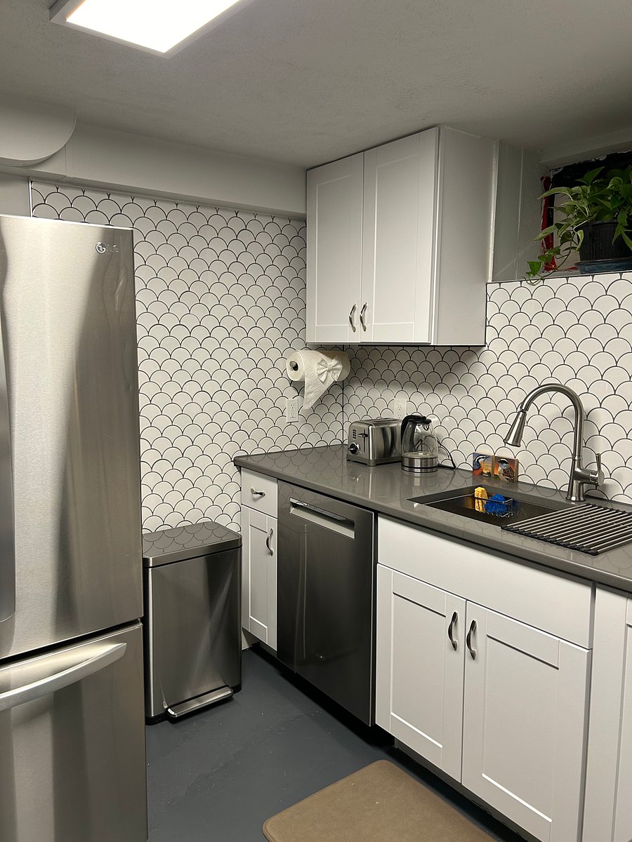 Dishwasher and sink with spacious countertops and designer fish scale tiles