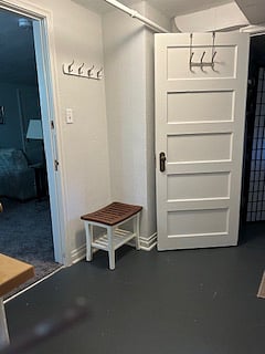 Anteroom for coats