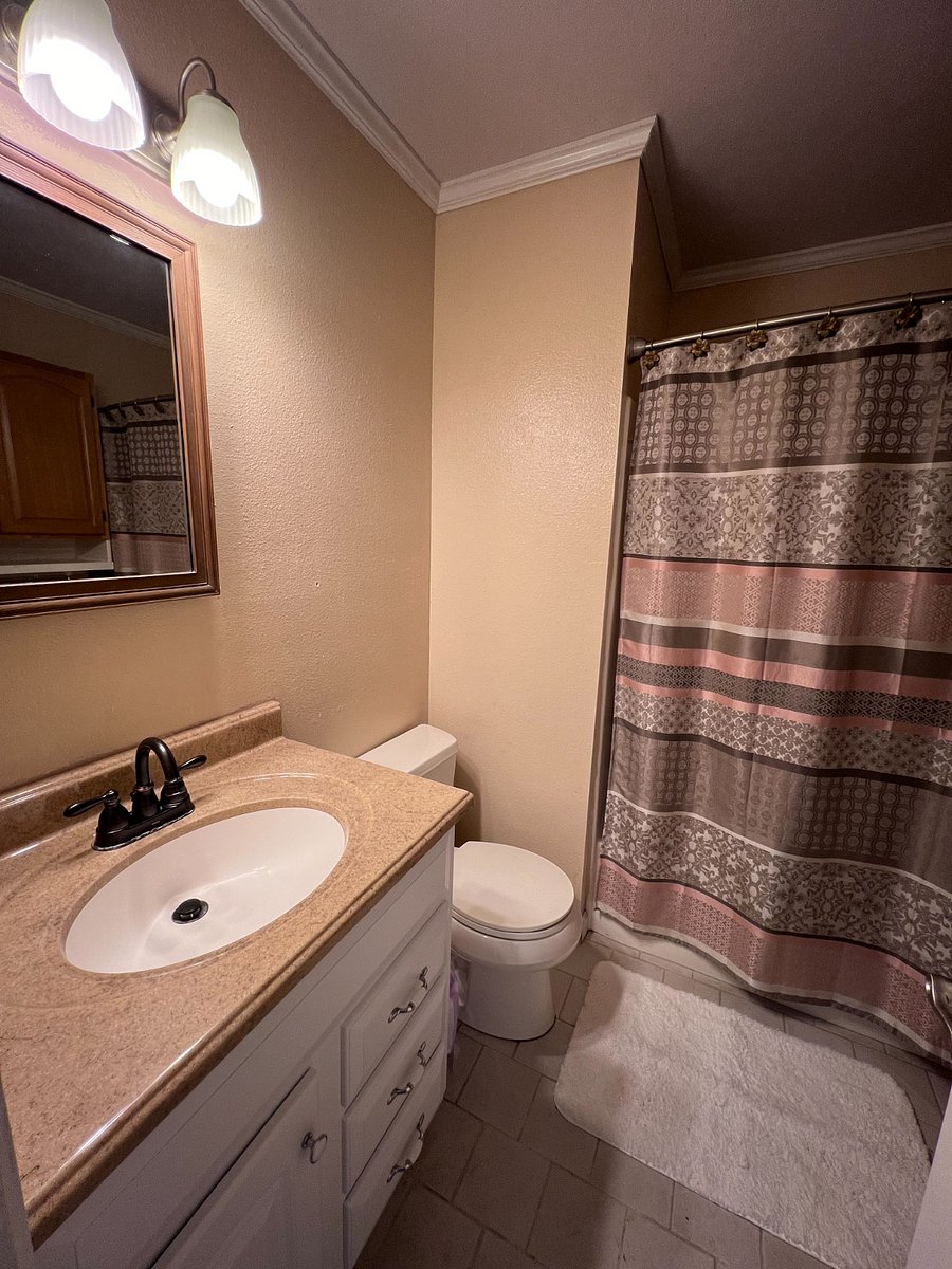 Primary bathroom ensuite
