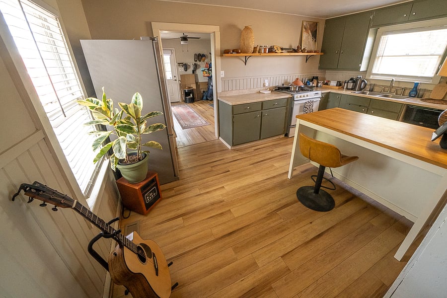 14x14 room in shared house, near Rec center