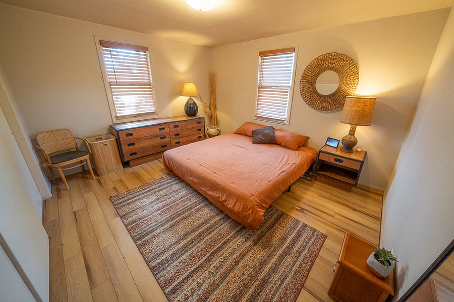 14x14 room in shared house, near Rec center