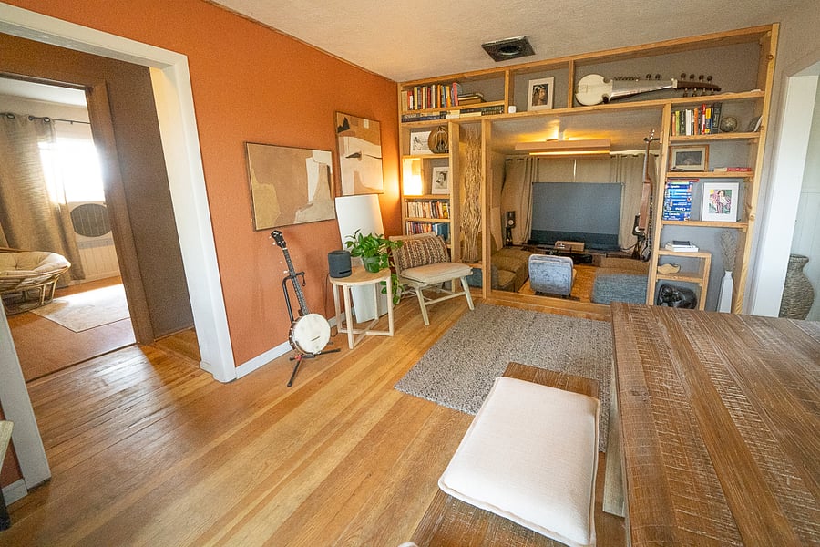 14x14 room in shared house, near Rec center